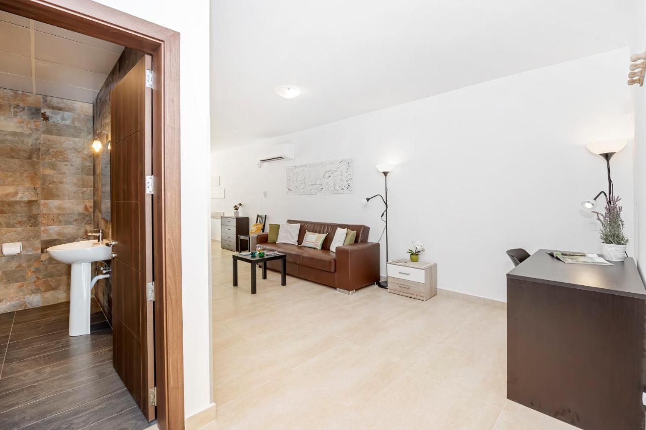 Summer Breeze Comfort Sunny Apartments Close To The Sandy Beaches - By Getawaysmalta Mellieha Exterior foto