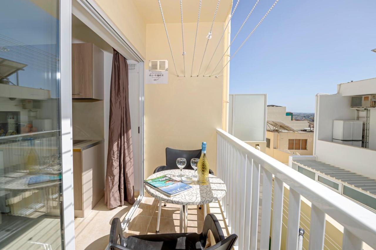 Summer Breeze Comfort Sunny Apartments Close To The Sandy Beaches - By Getawaysmalta Mellieha Exterior foto